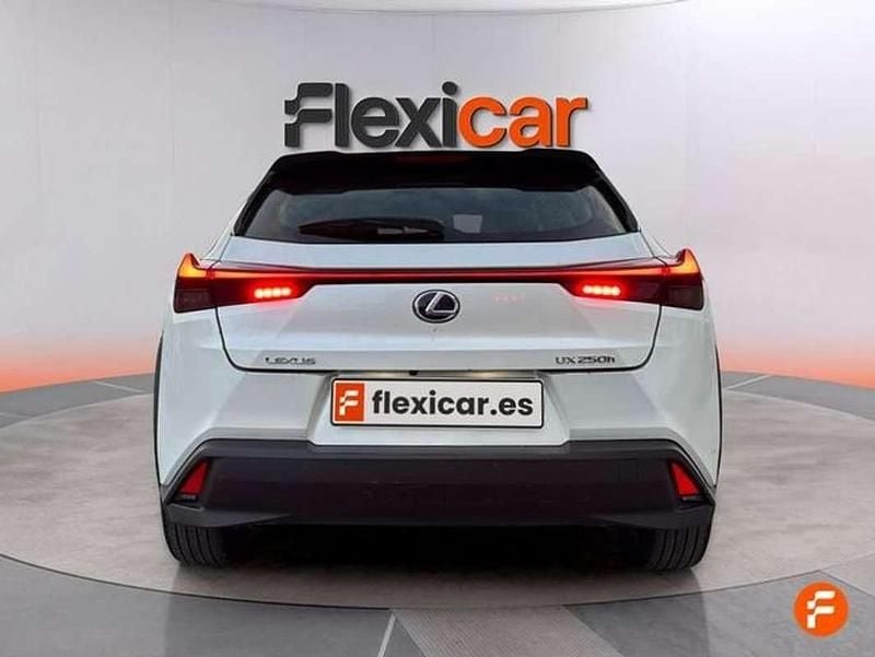 Usado Lexus UX 250h Business Edition 184 CV (135 kW) 2022 Blanco SUV