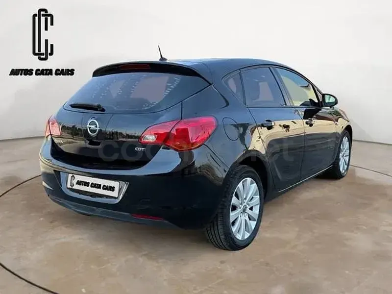 Usado Opel Astra Enjoy 110 CV (80 kW) 2011 Negro Berlina