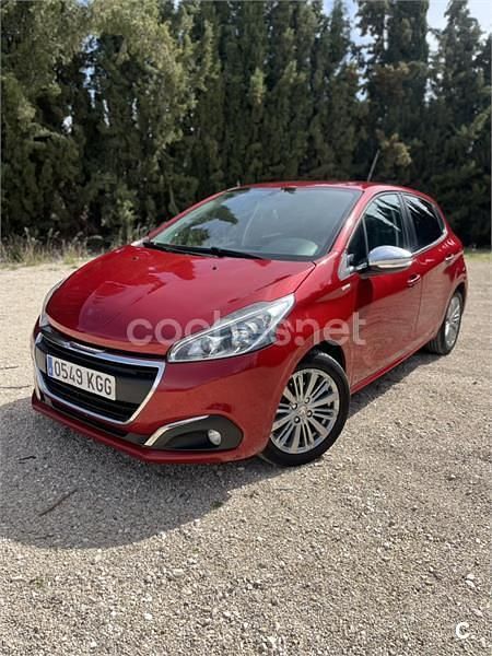 Usado Peugeot 208 Style 100 CV (73 kW) 2017 Rojo Utilitario