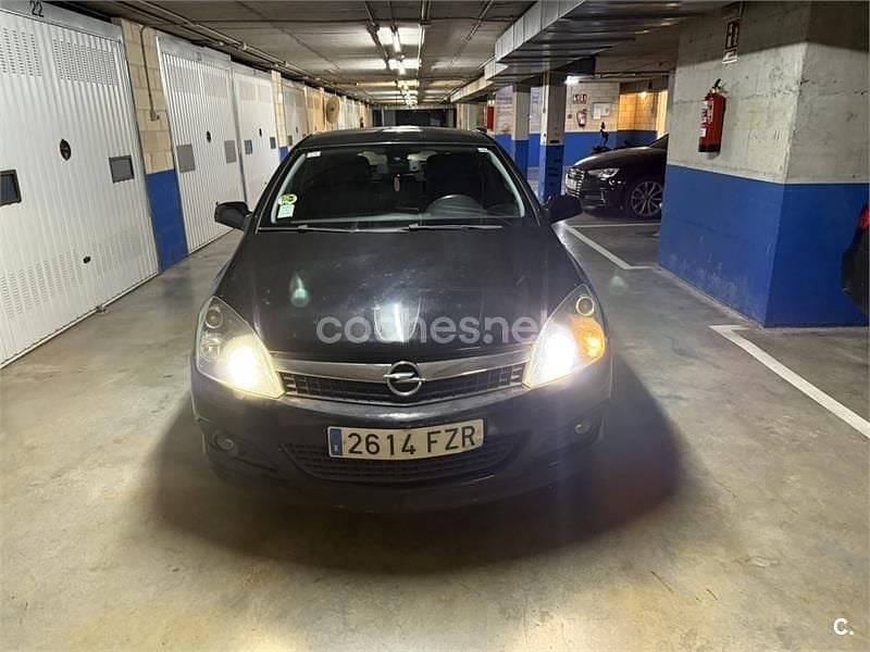 Usado Opel Astra GTC Sport 150 CV (110 kW) 2008 Negro Berlina