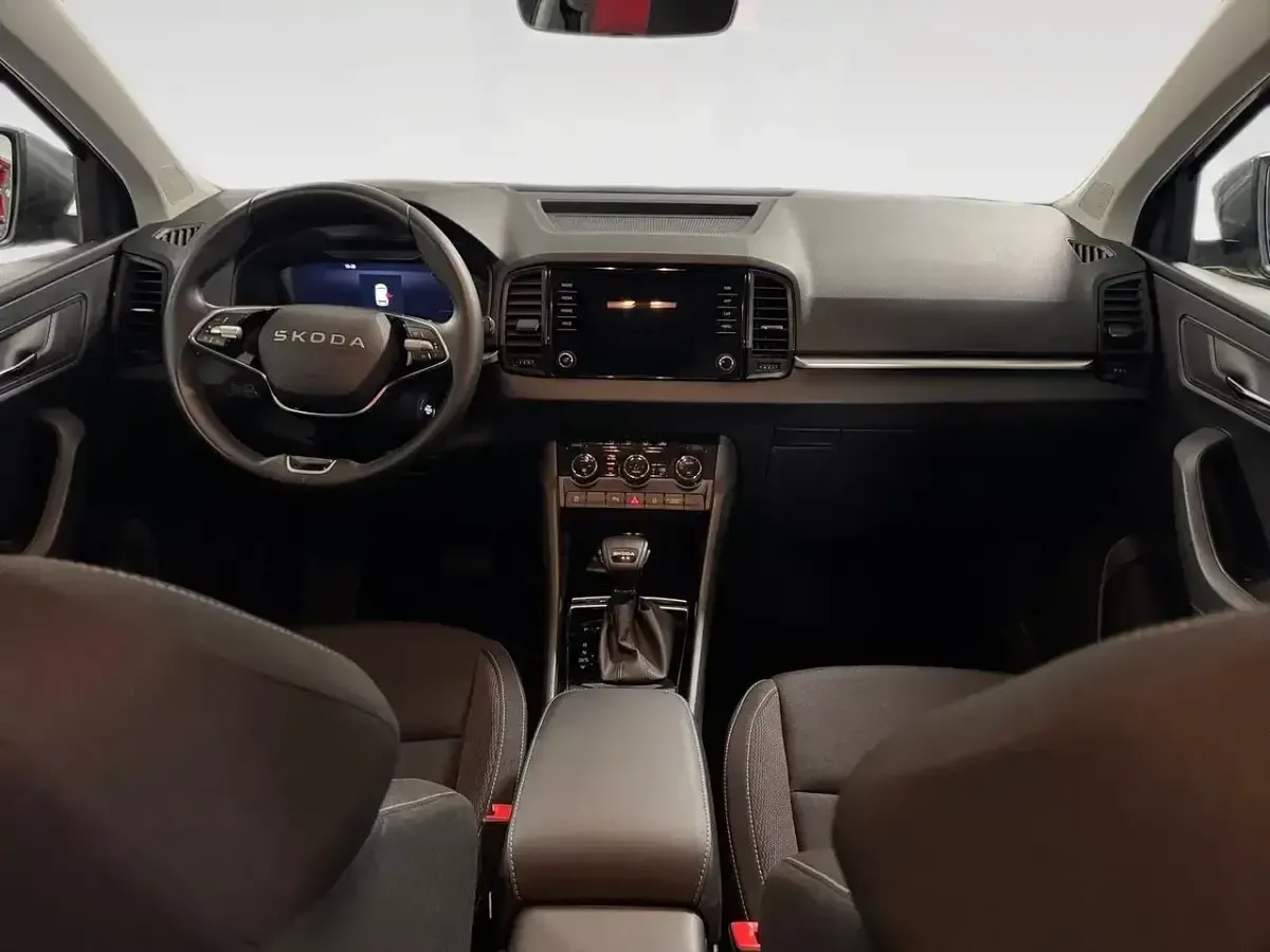 Usado Skoda Karoq Selection 150 CV (110 kW) 2025 Gris SUV