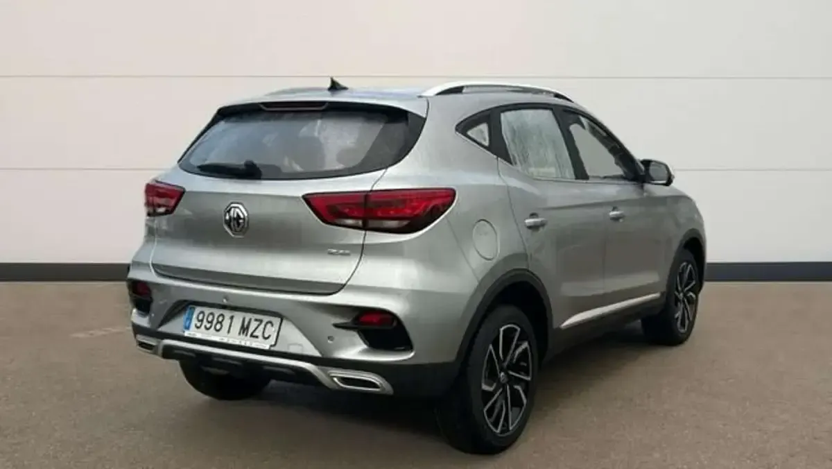 Usado MG ZS Luxury 106 CV (77 kW) 2025 Plateado SUV