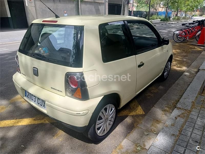 Usado Seat Arosa Stella 60 CV (44 kW) 2003 Amarillo Utilitario