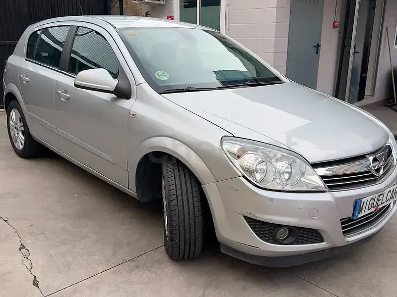 Usado Opel Astra Energy 110 CV (80 kW) 2009 Gris / plata Berlina