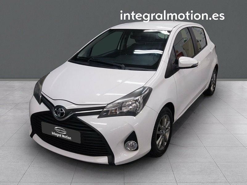 Blanco Usado 2015 Toyota Yaris Active Utilitario | 11.900 € (Caro) - Imagen 1/4