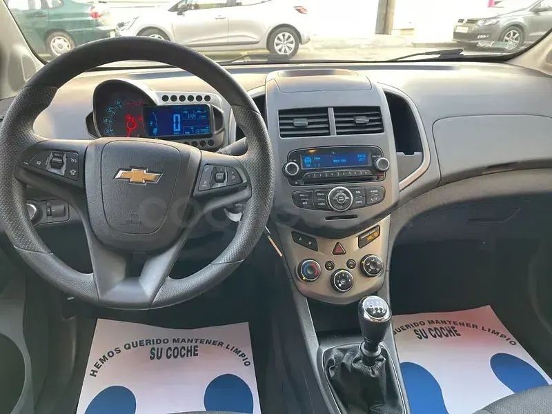 Usado Chevrolet Aveo LS 84 CV (61 kW) 2012 Blanco Berlina