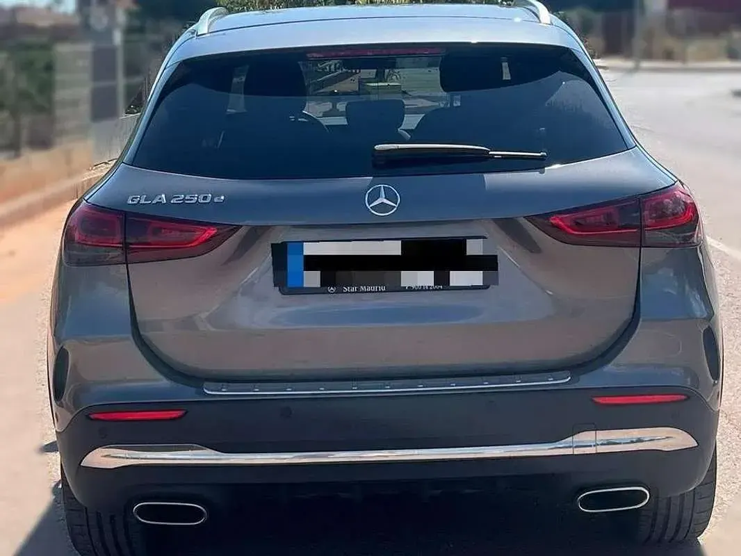 Usado Mercedes GLA250 218 CV (160 kW) 2023 Gris SUV
