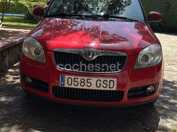 Rojo Usado 2009 Skoda Fabia Berlina | 3100 € (Precio justo) - Imagen 1/4