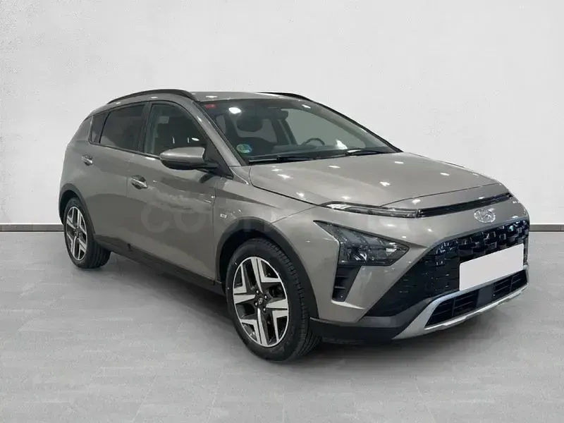 Usado Hyundai Bayon 100 CV (73 kW) 2021 Gris / plata SUV