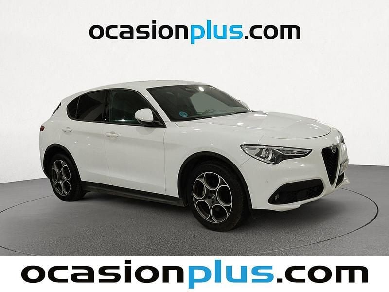 Usado Alfa Romeo Stelvio Sprint 160 CV (117 kW) 2022 Blanco SUV