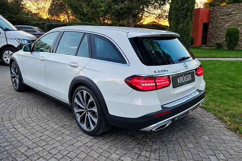 Usado Mercedes E220 194 CV (142 kW) 2018 Blanco Familiar