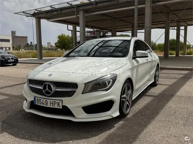 Usado Mercedes CLA220 AMG line 170 CV (125 kW) 2013 Blanco Coupe