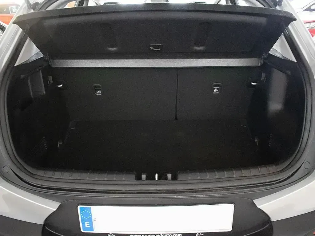Usado Kia Stonic 100 CV (73 kW) 2024 Gris SUV