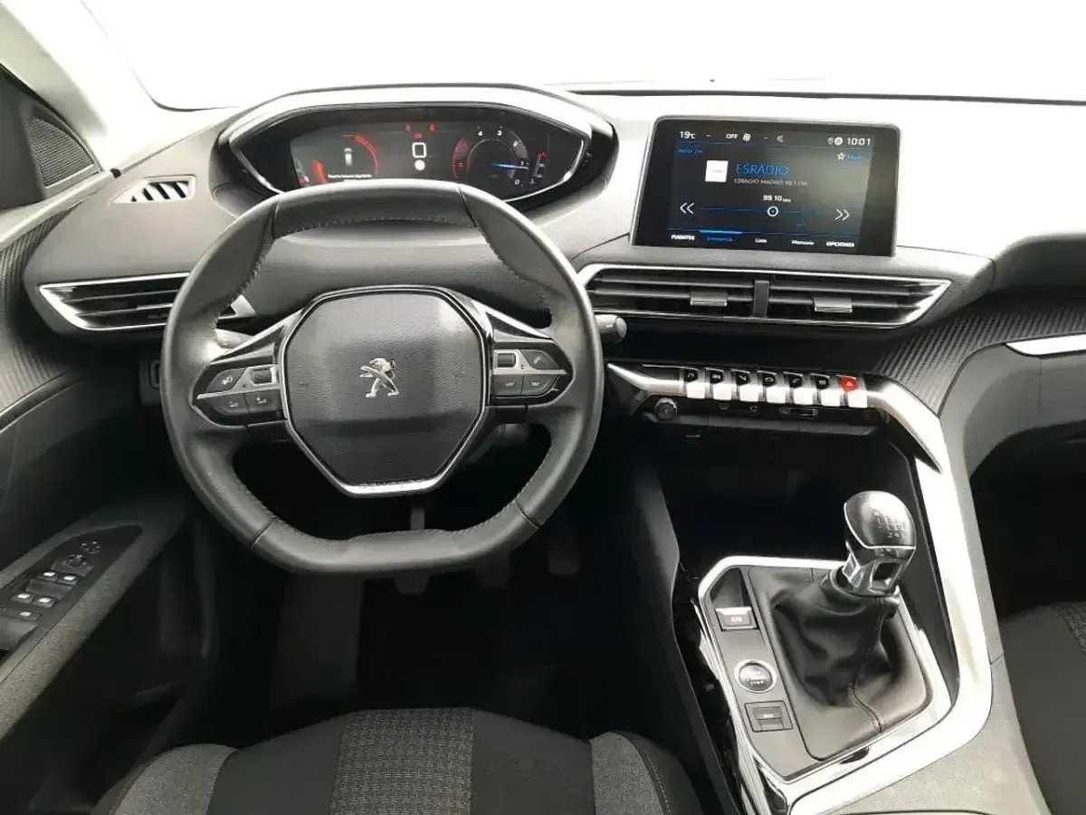 Usado Peugeot 3008 Active 130 CV (95 kW) 2022 Blanco SUV