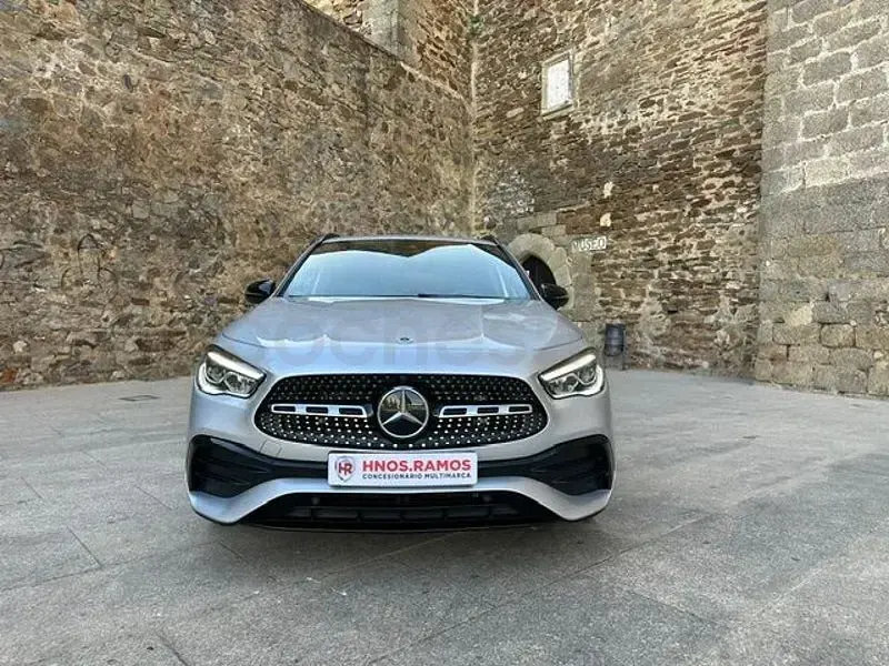 Usado Mercedes GLA200 150 CV (110 kW) 2021 Gris / plata SUV