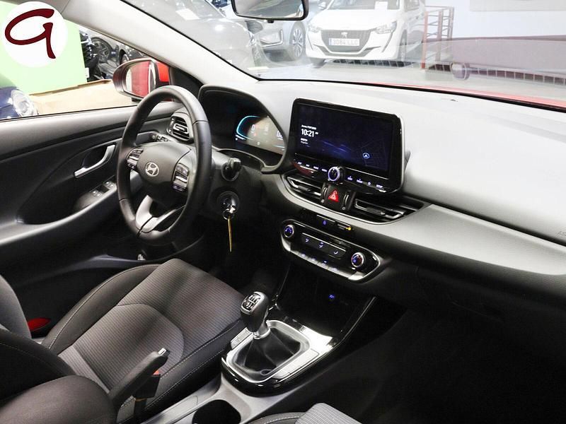 Usado Hyundai i30 120 CV (88 kW) 2024 Rojo
