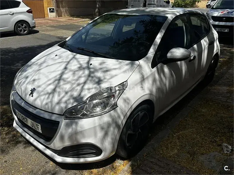 Usado Peugeot 208 Style 75 CV (55 kW) 2016 Blanco Utilitario