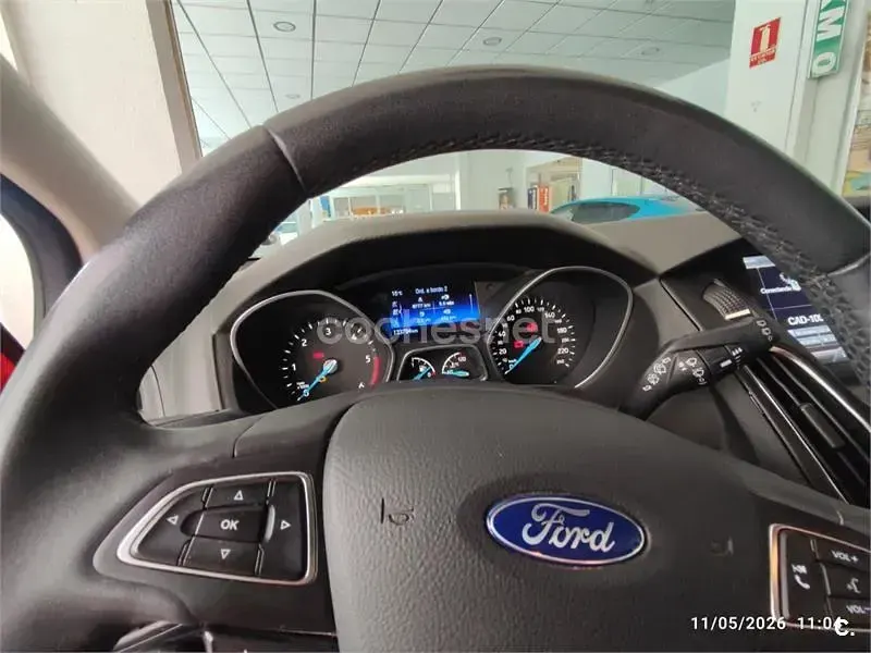 Używany Ford Focus Trend 120 KM (88 kW) 2016 Czerwony Sedan/Limuzyna