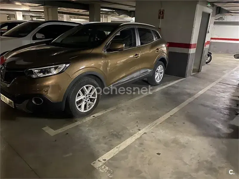 Usado Renault Kadjar Zen 130 CV (95 kW) 2015 Marrón SUV