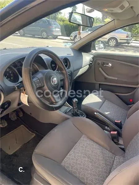 Usado Seat Cordoba Reference 100 CV (73 kW) 2006 Gris / plata Berlina