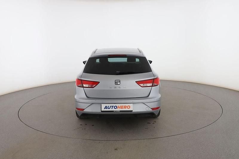 Usado Seat Leon Style 115 CV (84 kW) 2020 Plata Familiar