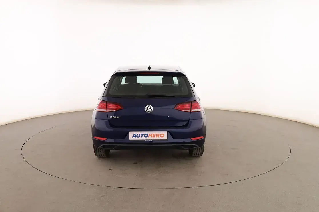 Usado VW Golf VII 116 CV (85 kW) 2019 Azul Berlina