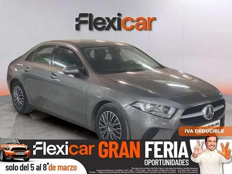 Usado Mercedes A180 109 CV (80 kW) 2020 Gris Utilitario