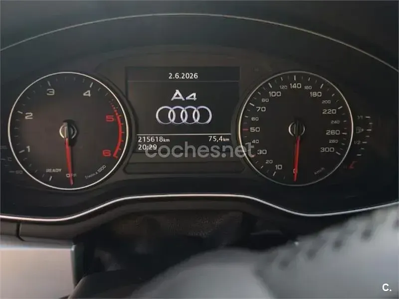 Usado Audi A4 122 CV (89 kW) 2017 Azul Familiar