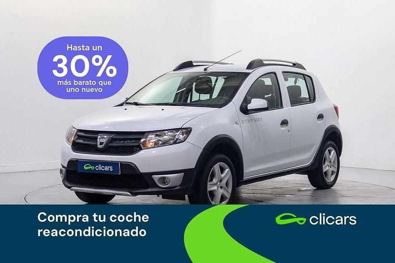 Usado Dacia Sandero Stepway 90 CV (66 kW) 2015 Blanco Utilitario