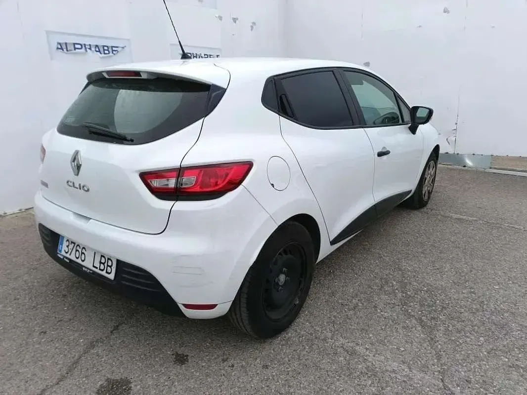 Usado Renault Clio IV 90 CV (66 kW) 2019 Blanco Berlina