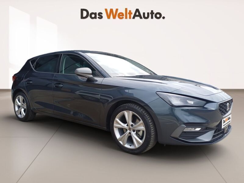 Gris Usado 2024 Seat Leon FR Berlina | 25.490 € (Precio justo) - Imagen 1/4