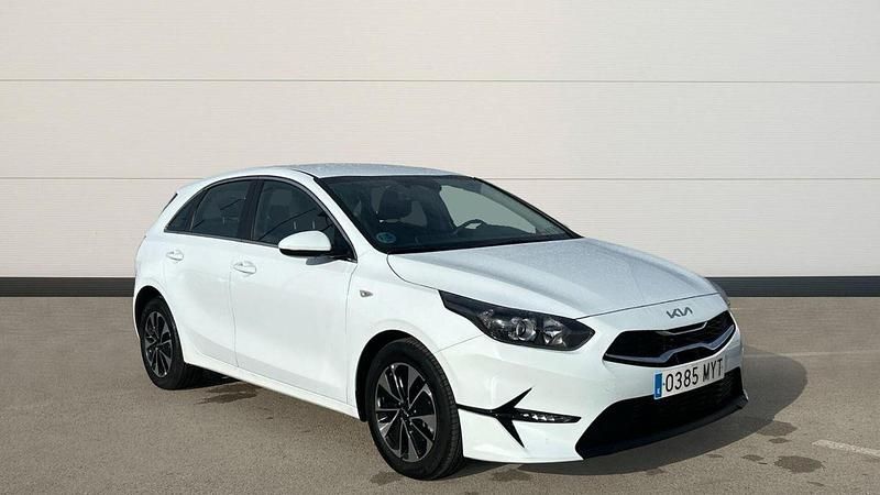 Blanco Usado 2025 Kia Ceed Utilitario | 22.500 € (Un poco caro) - Imagen 1/4
