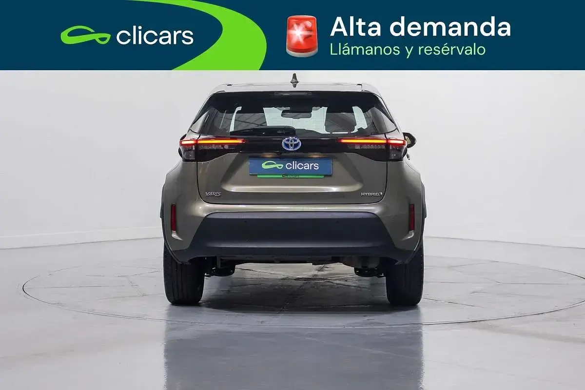 Usado Toyota Yaris Cross Business Edition 91 CV (66 kW) 2022 Gris SUV