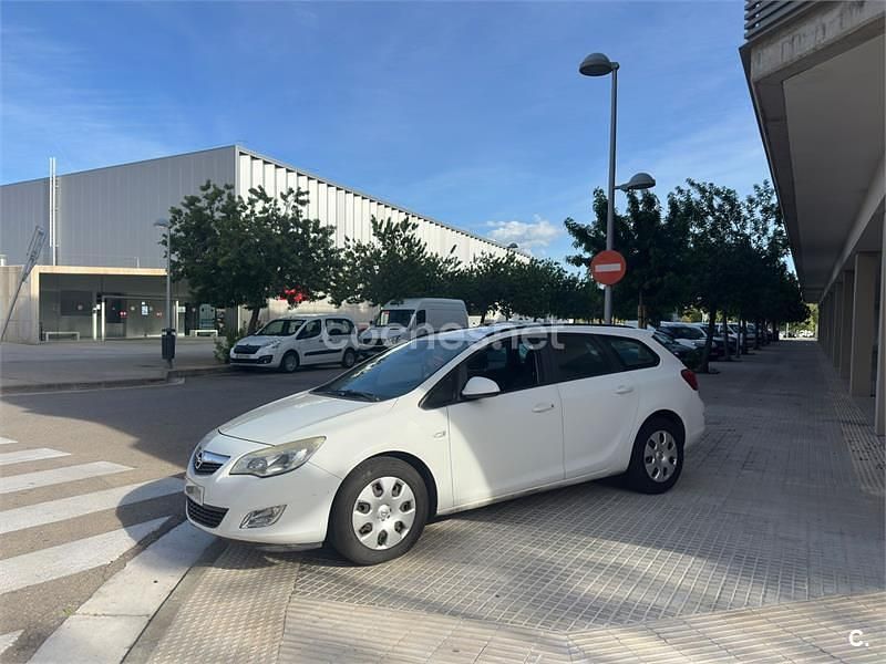 Blanco Usado 2011 Opel Astra Sportive Familiar | 4000 € (Precio justo) - Imagen 1/2