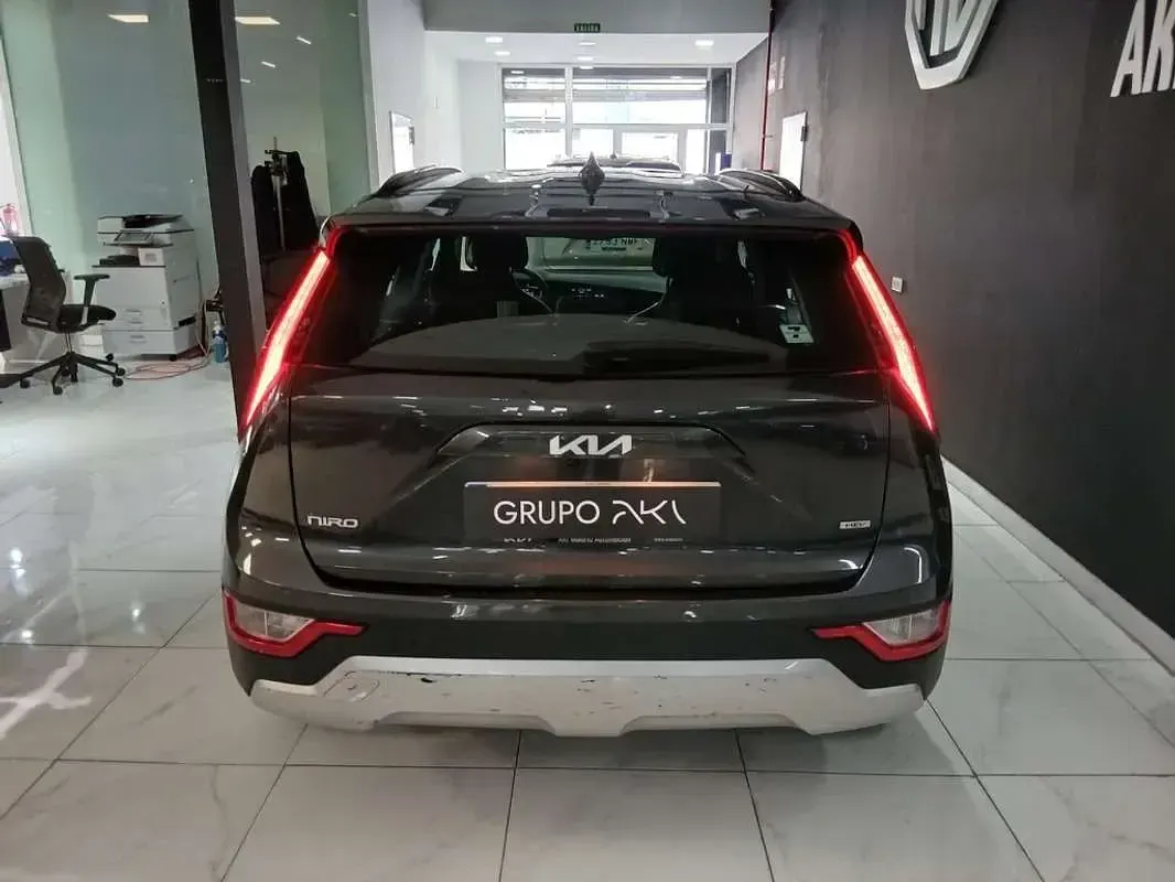 Usado Kia Niro 141 CV (103 kW) 2022 Gris SUV