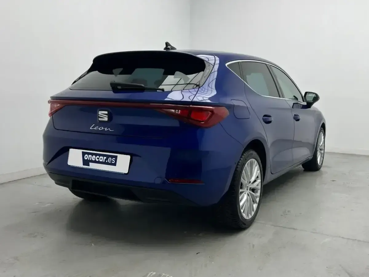 Usado Seat Leon XCELLENCE 150 CV (110 kW) 2021 Azul Berlina