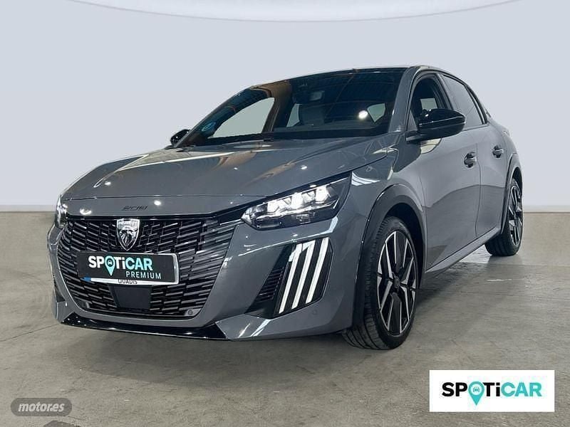 Gris Usado 2024 Peugeot 208 GT Utilitario | 23.900 € (Caro) - Imagen 1/4