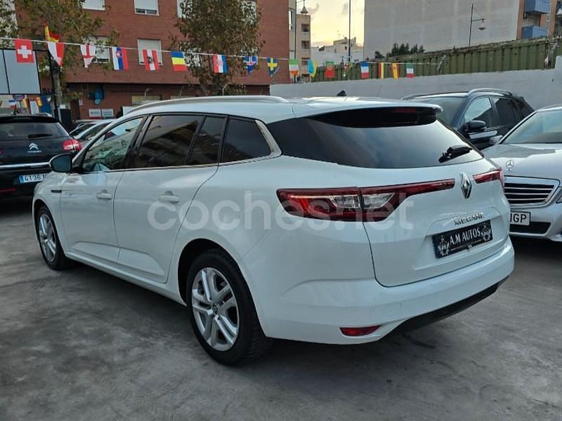 Usado Renault Mégane GrandTour Life 100 CV (73 kW) 2018 Blanco Familiar