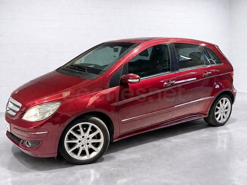 Usado Mercedes B200 140 CV (102 kW) 2007 Granate Monovolumen
