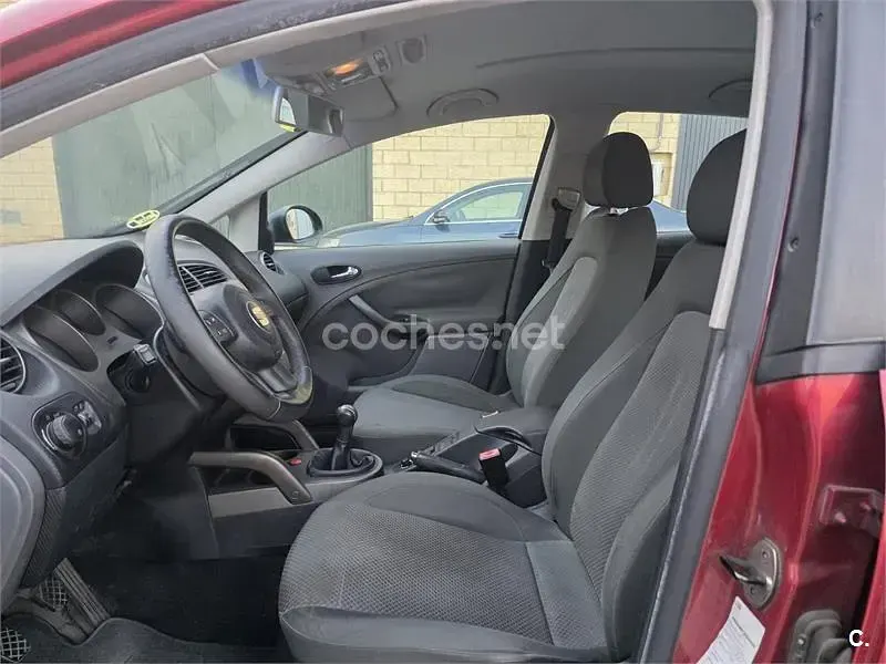 Usado Seat Toledo Sport 105 CV (77 kW) 2004 Granate Berlina