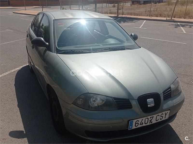 Usado Seat Cordoba Stella 64 CV (47 kW) 2004 Gris / plata Berlina