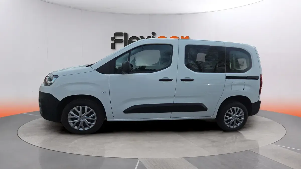 Usado Citroën Berlingo Shine 102 HP (75 kW) 2022 Branco Monovolume