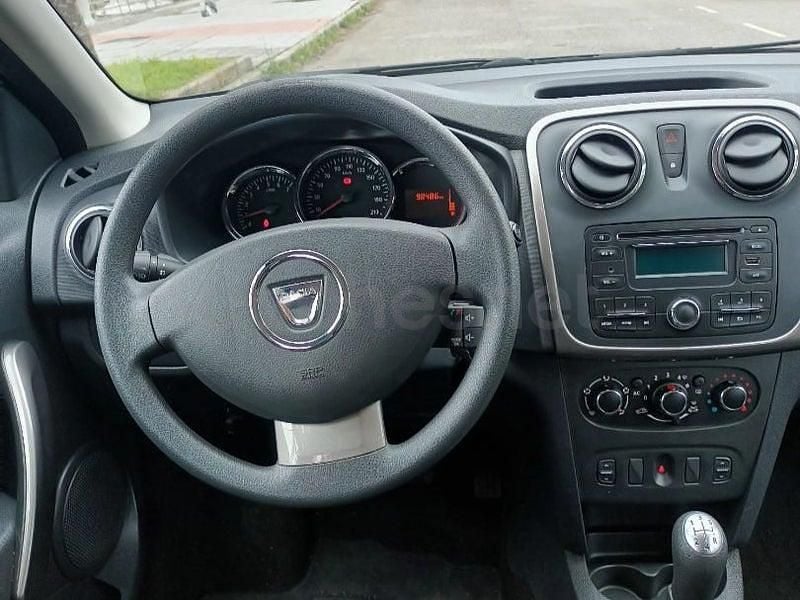 Usado Dacia Sandero Base 75 CV (55 kW) 2013 Negro Berlina