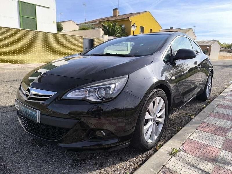Usado Opel Astra GTC Sportive 136 CV (100 kW) 2016 Marrón Utilitario