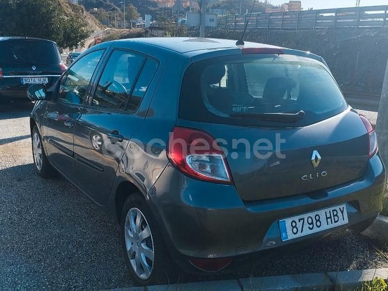 Usado Renault Clio II Business 75 CV (55 kW) 2011 Gris / plata Berlina