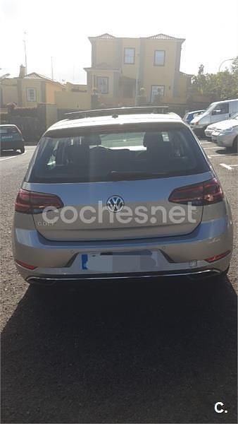 Usado VW Golf VII Advance 115 CV (84 kW) 2018 Gris / plata Berlina