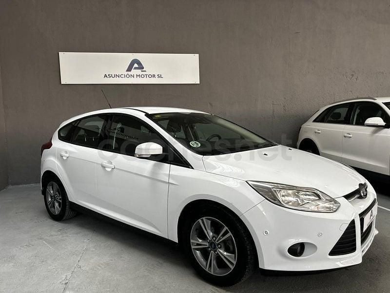 Usado Ford Focus 115 CV (84 kW) 2014 Blanco Berlina