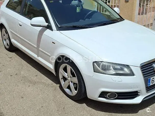 Usado Audi A3 Ambition 105 CV (77 kW) 2011 Blanco Utilitario