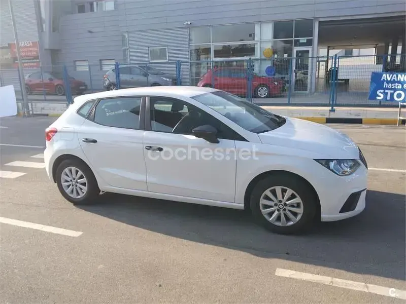 Usado Seat Ibiza Reference 75 CV (55 kW) 2018 Blanco Utilitario
