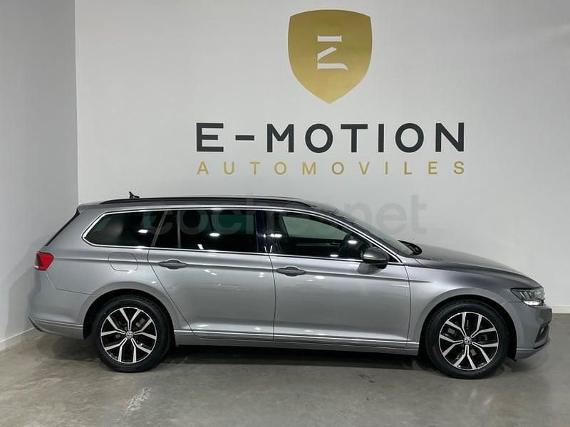 Usado VW Passat Executive 150 CV (110 kW) 2022 Gris / plata Familiar